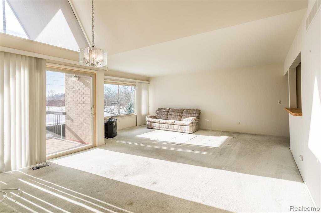 1997 Klingensmith Road, Unit 55 Bloomfield Hills, MI 48302 - Photo 3 of 17 20230505235657269624000000-o Living Room