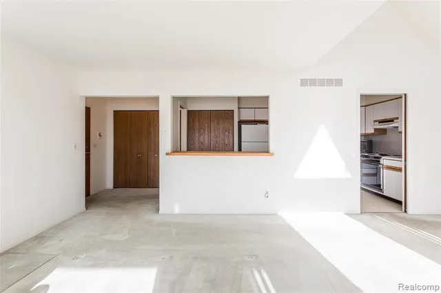 $181,700 | 1997 Klingensmith Road, Unit 55, Bloomfield Hills, MI 48302