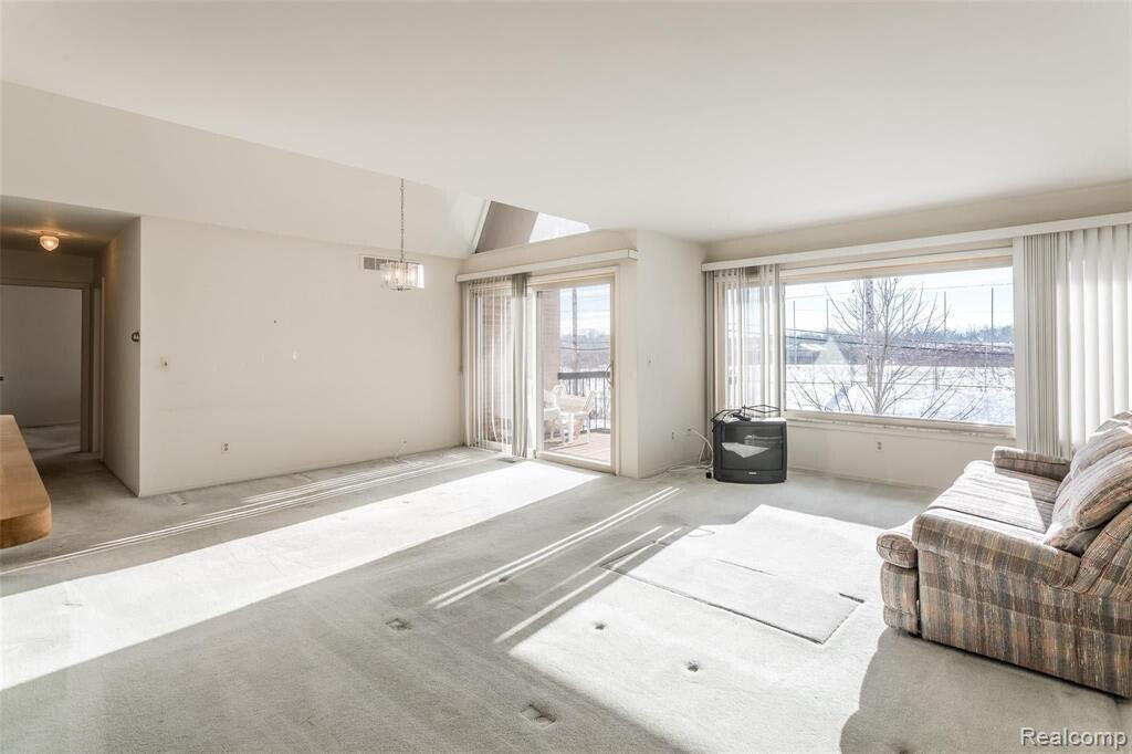 1997 Klingensmith Road, Unit 55 Bloomfield Hills, MI 48302 - Photo 7 of 17 20230505235657269610000000-o Living Room