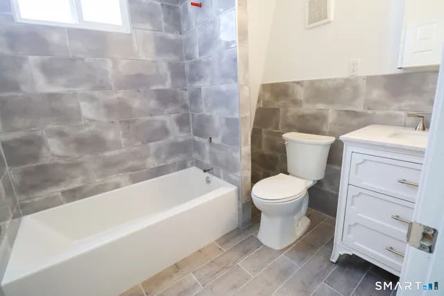 $2,650 | 10 Park Street, New London, CT 06320