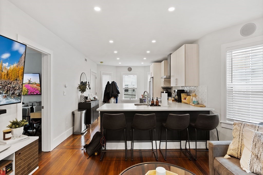 351 Centre Street, Unit 2 Boston, MA 02122 - Photo 4 of 19