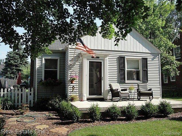1706 Harvard Road Berkley, MI 48072 - Photo 1 of 15 Instantly Appealing!!!