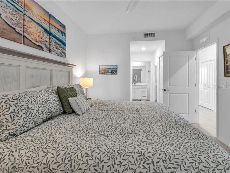 19116 Scallop Loop, Unit 303 Lakewood Ranch, FL 34211 - Photo 21 of 32 a bedroom with a bed and painting on the wall