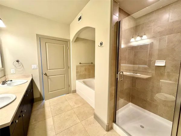 $1,860 | 1340 West Gray Street, Unit 220, Houston, TX 77019