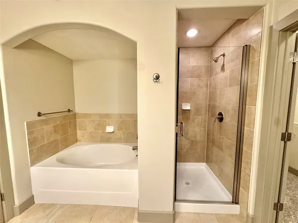 $1,860 | 1340 West Gray Street, Unit 220, Houston, TX 77019