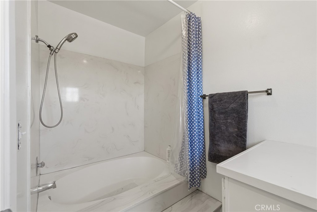 9268 Lemon Avenue Rancho Cucamonga, CA 91701 - Photo 22 of 43 primary shower/tub