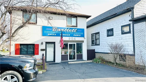 $1,900 | 954 Brighton Road, Tonawanda, NY 14150