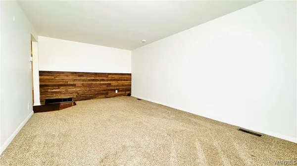 $1,900 | 954 Brighton Road, Tonawanda, NY 14150