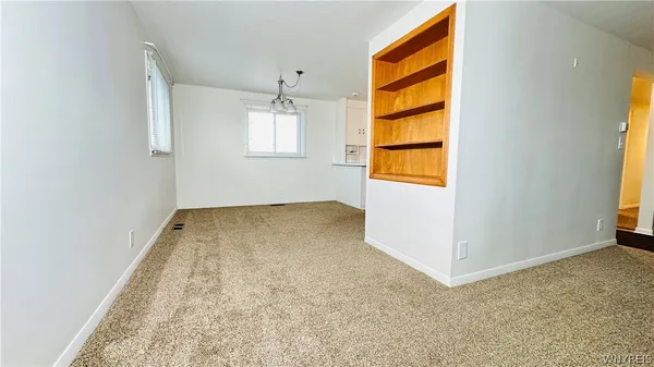 $1,900 | 954 Brighton Road, Tonawanda, NY 14150