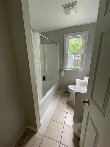 $2,900 | 5 Barber Street, Springfield, MA 01109