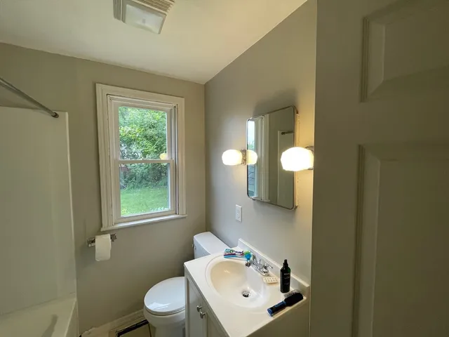 $2,900 | 5 Barber Street, Springfield, MA 01109