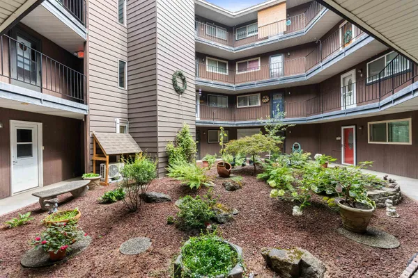 $289,000 | 9020 North Country Homes Boulevard, Unit 6, Spokane, WA 99218