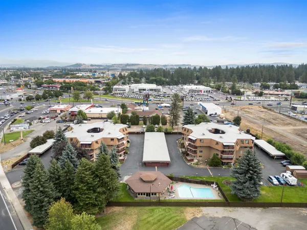 $289,000 | 9020 North Country Homes Boulevard, Unit 6, Spokane, WA 99218