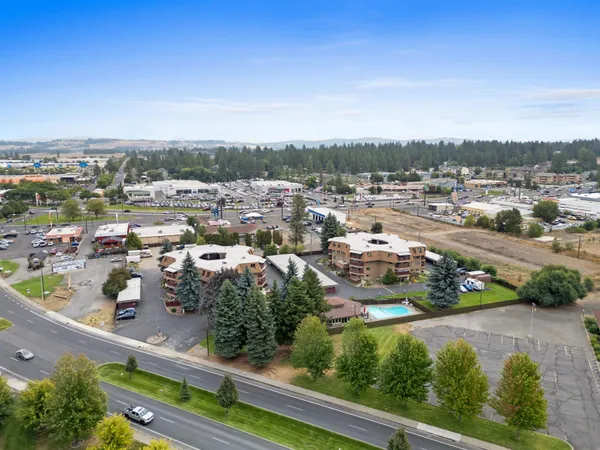 $289,000 | 9020 North Country Homes Boulevard, Unit 6, Spokane, WA 99218