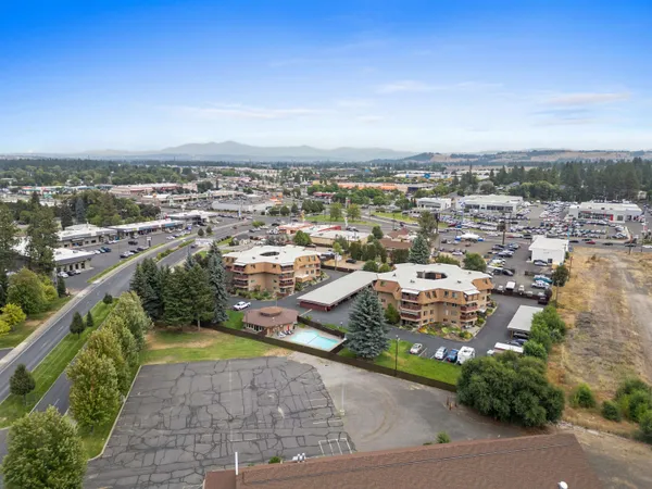 $289,000 | 9020 North Country Homes Boulevard, Unit 6, Spokane, WA 99218