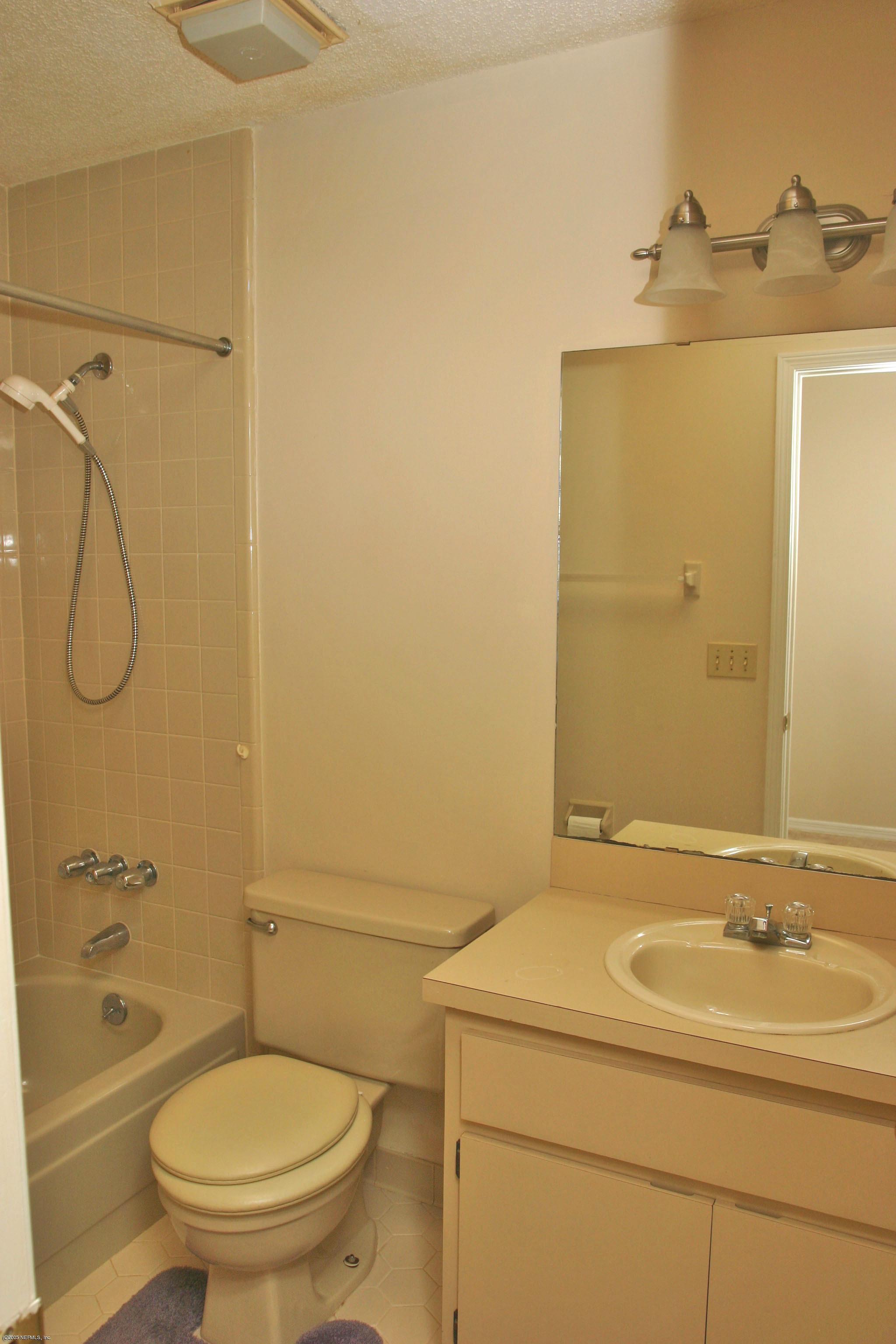10581 Hampton Road Jacksonville, FL 32257 - Photo 2 of 12 Bathroom