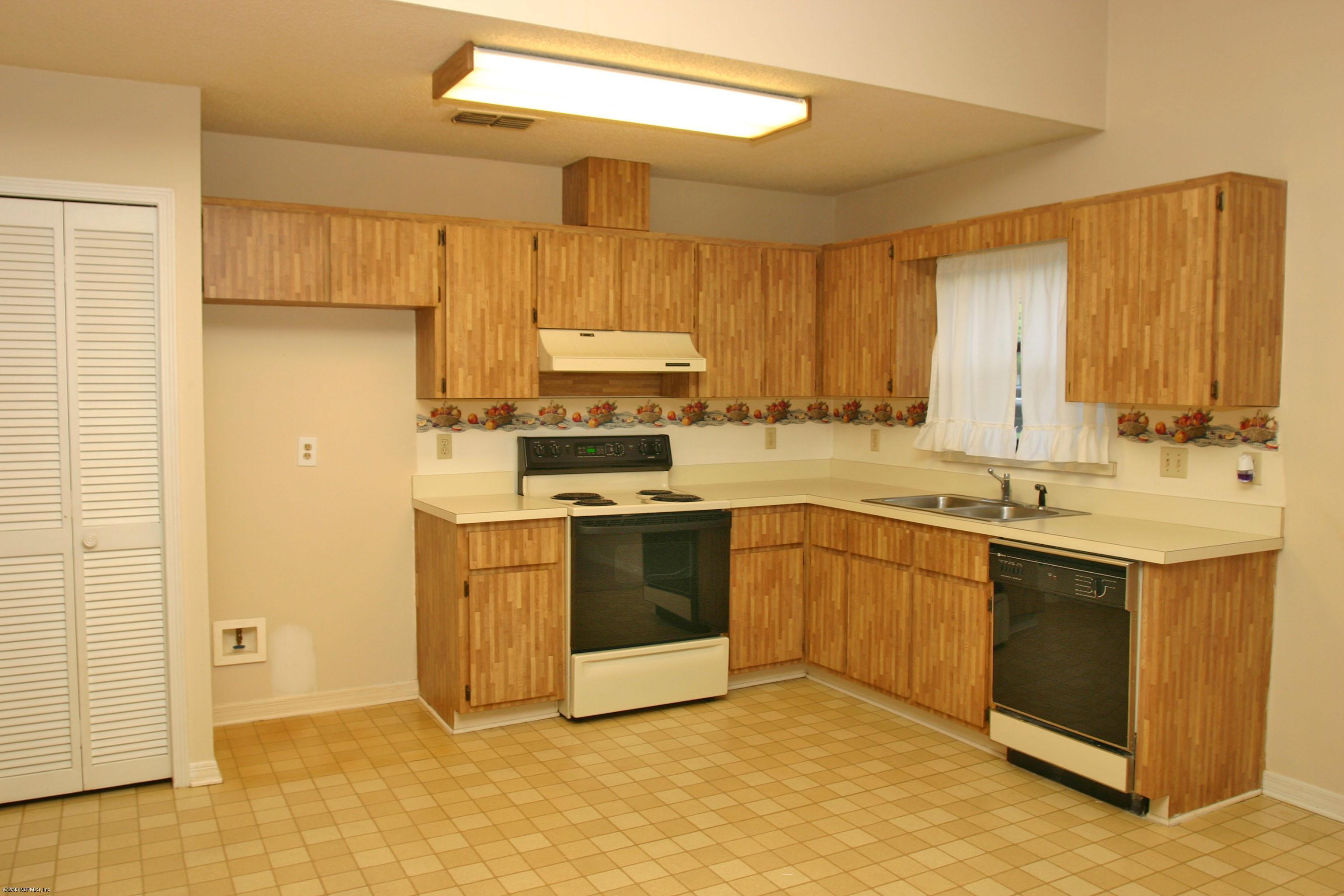 10581 Hampton Road Jacksonville, FL 32257 - Photo 8 of 12 Kitchen