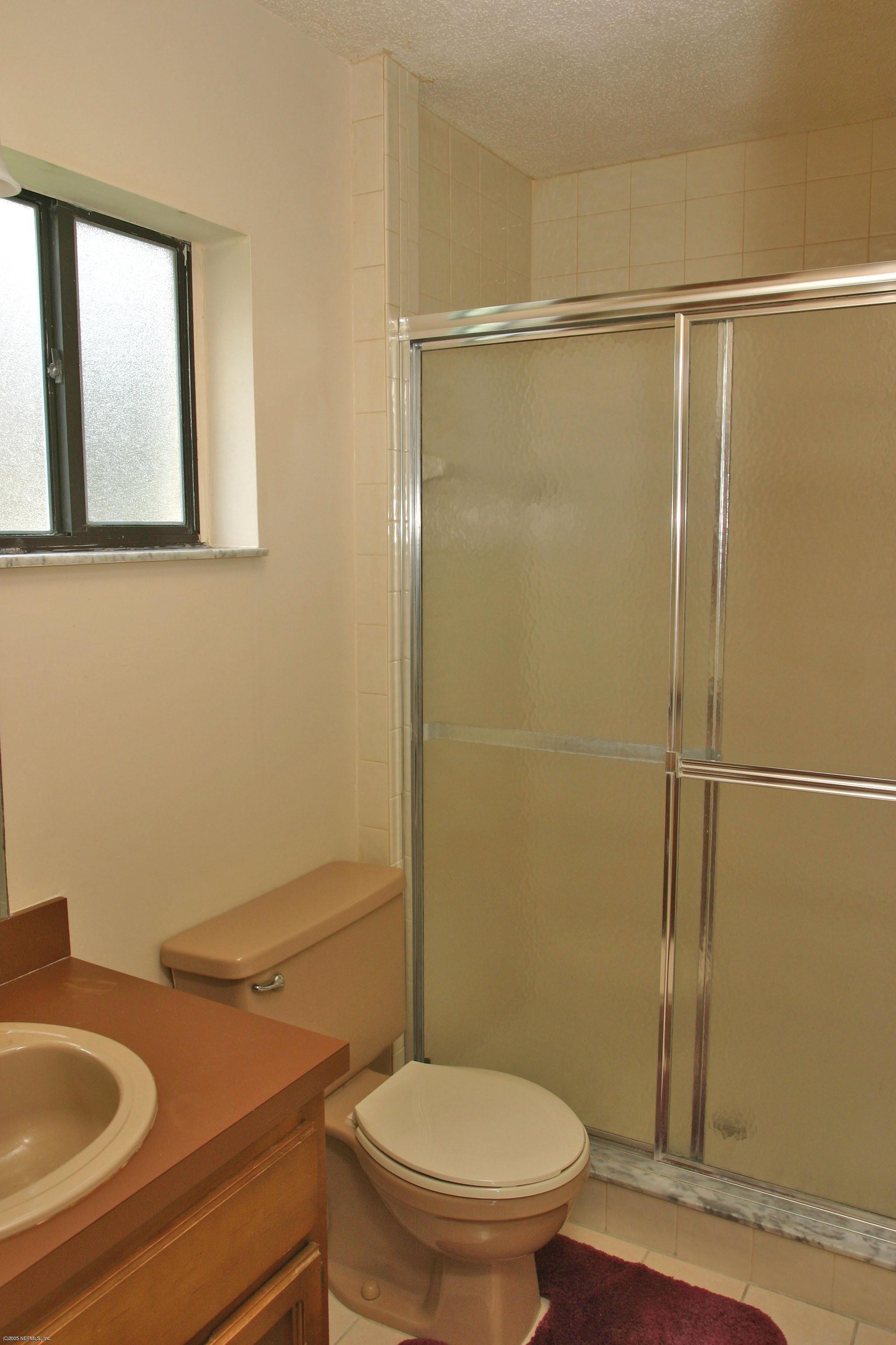10581 Hampton Road Jacksonville, FL 32257 - Photo 10 of 12 Master Bathroom