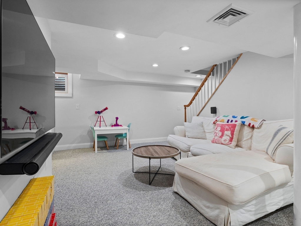 64 Draper Road Wayland, MA 01778 - Photo 13 of 21