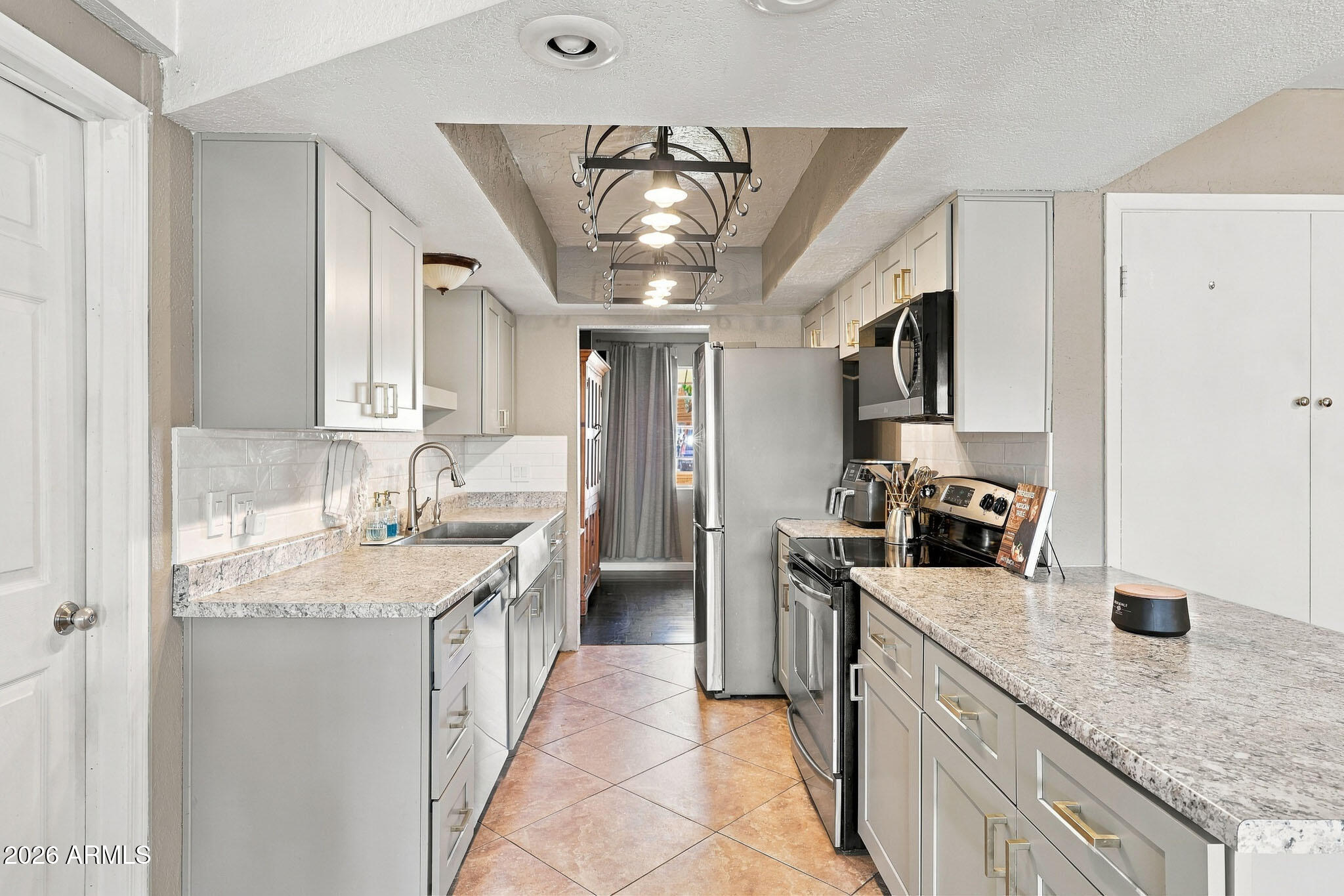 2809 West Lawrence Road Phoenix, AZ 85017 - Photo 17 of 37 Kitchen