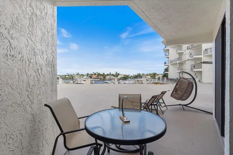 $990,000 | 1035 South Federal Highway, Unit 211, Delray Beach, FL 33483