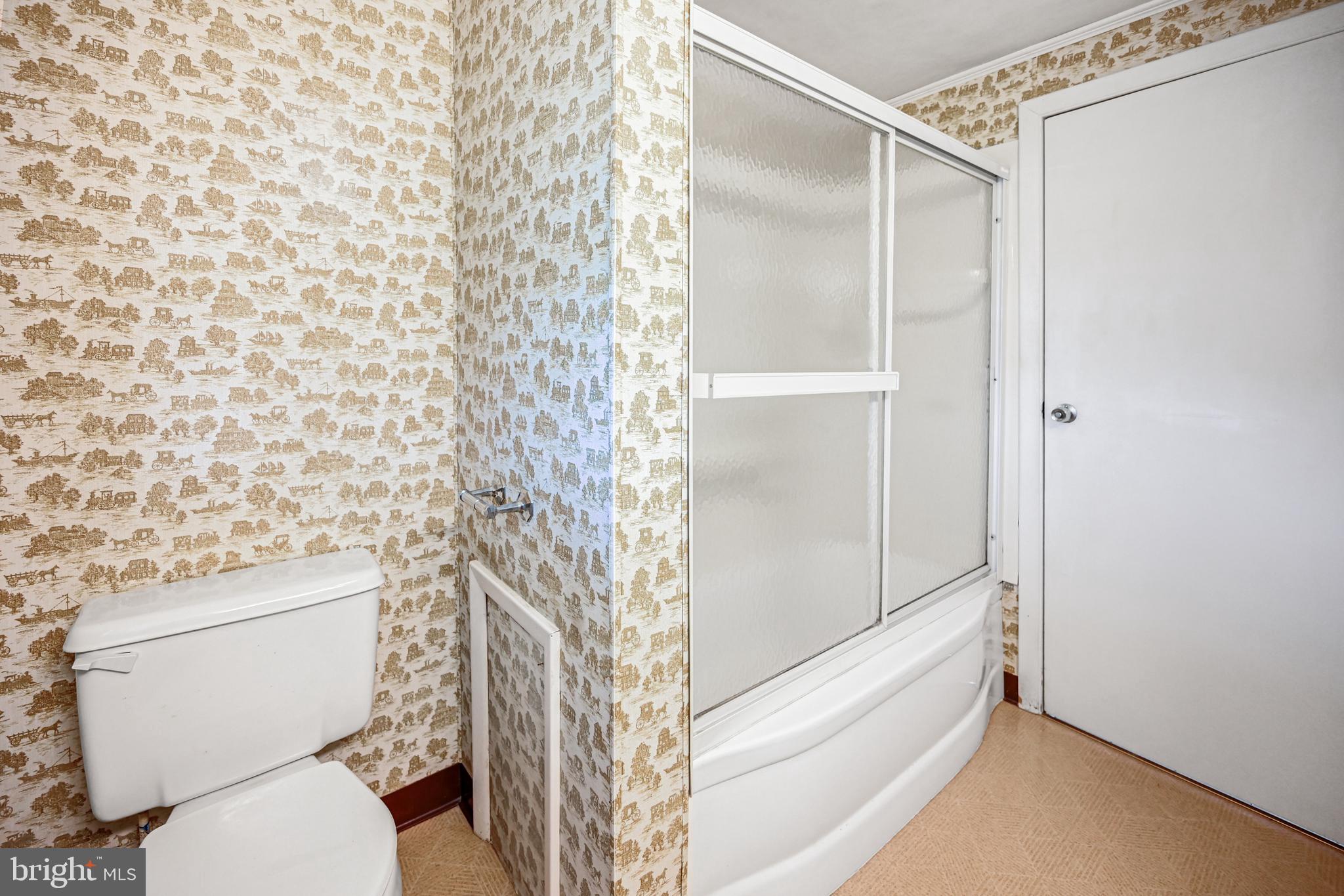 4998 Bentz Road Spring Grove, PA 17362 - Photo 23 of 43 Full Bath