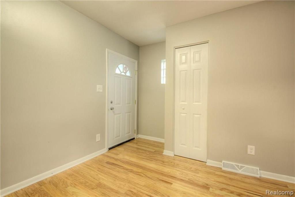 15650 Inkster Road Romulus, MI 48174 - Photo 3 of 33