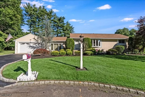 $659,000 | 8 Alyson Drive, Fairfield, NJ 07004