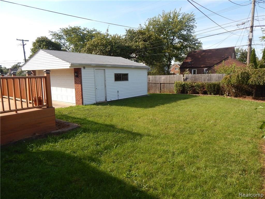 8327 Bernice Street Center Line, MI 48015 - Photo 11 of 59 DSCN4136.JPG
