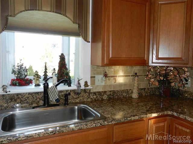32925 Sutton Road New Baltimore, MI 48047 - Photo 17 of 30 kitchen4.jpg