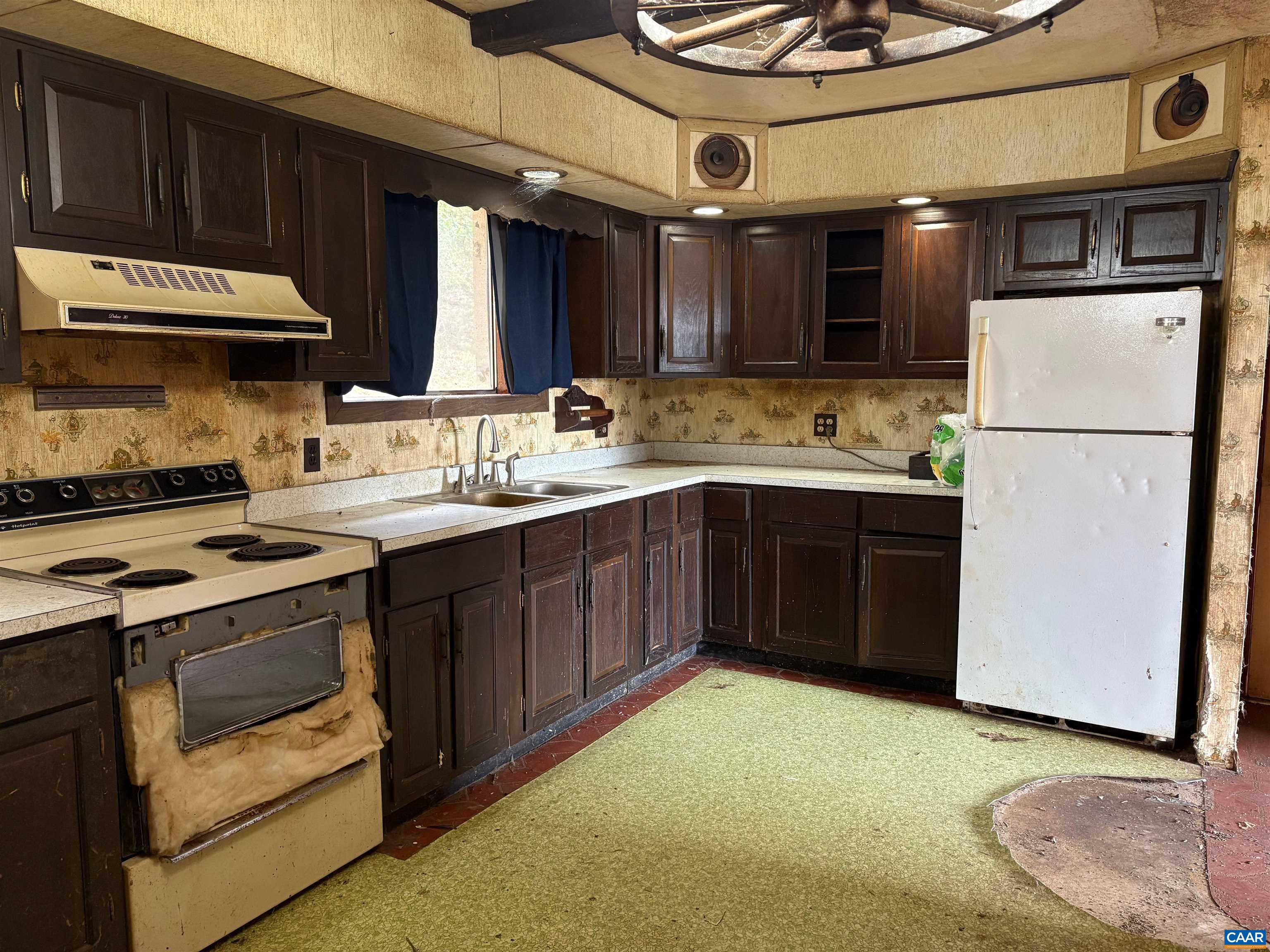 9450 James River Road Shipman, VA 22971 - Photo 3 of 21 Kitchen
