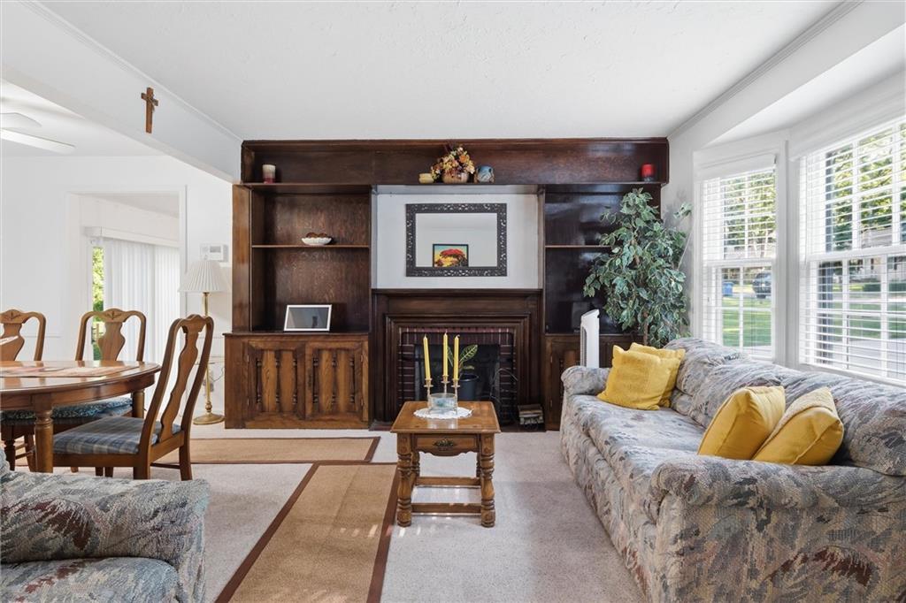 8408 Riley Street Overland Park, KS 66212 - Photo 4 of 27