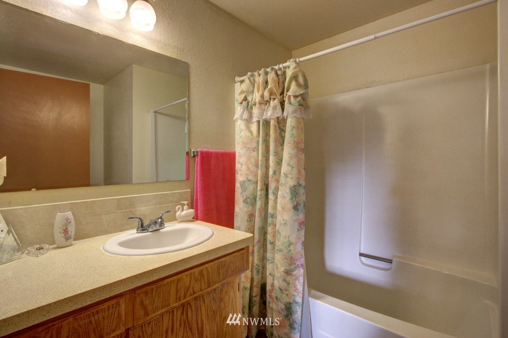 312 Chelan Avenue Southeast Renton, WA 98059 - Photo 11 of 25 Gallery Image 11