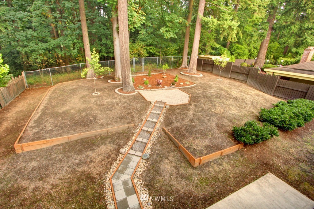 312 Chelan Avenue Southeast Renton, WA 98059 - Photo 4 of 25 Gallery Image 4