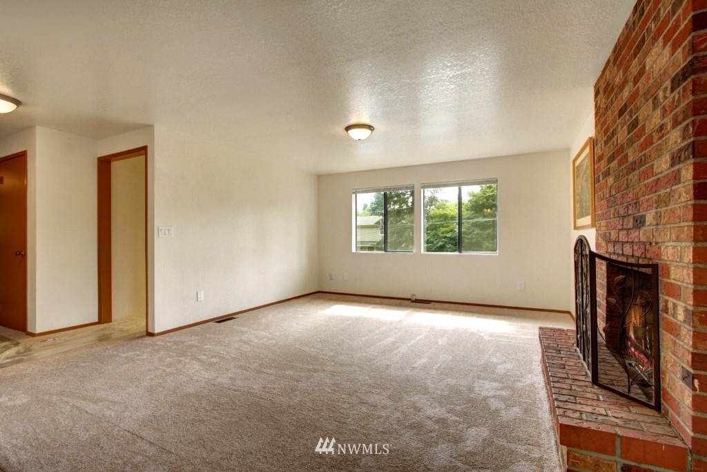 312 Chelan Avenue Southeast Renton, WA 98059 - Photo 5 of 25 Gallery Image 5