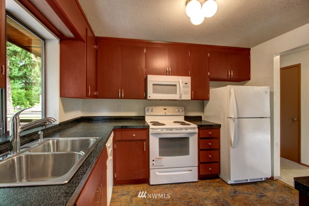 312 Chelan Avenue Southeast Renton, WA 98059 - Photo 9 of 25 Gallery Image 9