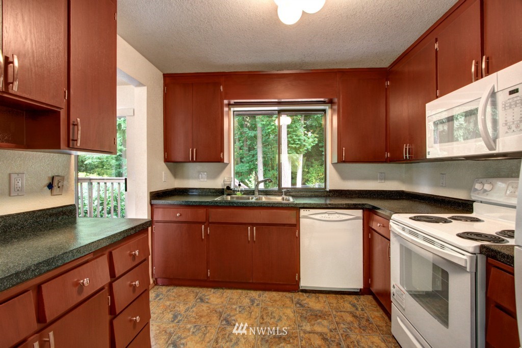 312 Chelan Avenue Southeast Renton, WA 98059 - Photo 10 of 25 Gallery Image 10