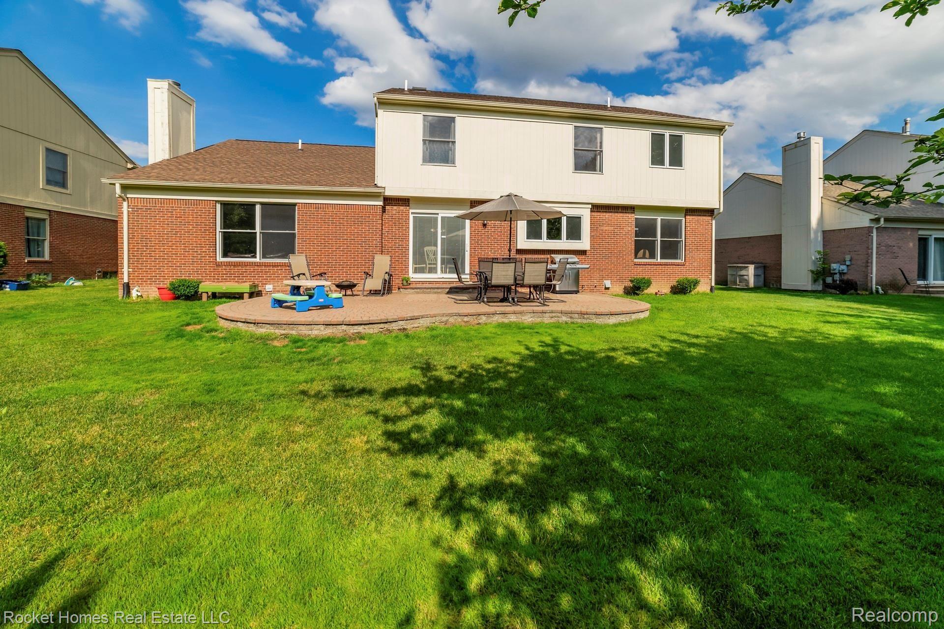 2738 Santia Road Troy, MI 48085 - Photo 39 of 43 038-photo-rear-view-7251878.jpg