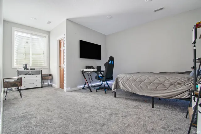 $645,000 | 1946 Country Circle South, Nappanee, IN 46550