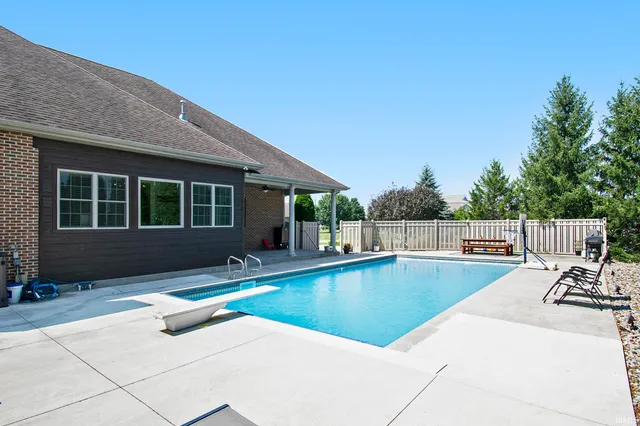 $645,000 | 1946 Country Circle South, Nappanee, IN 46550