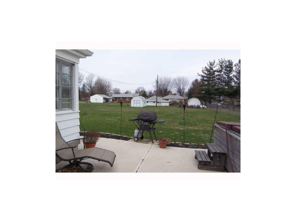280 West Roberts Road Indianapolis, IN 46217 - Photo 5 of 6 Gallery Image 5