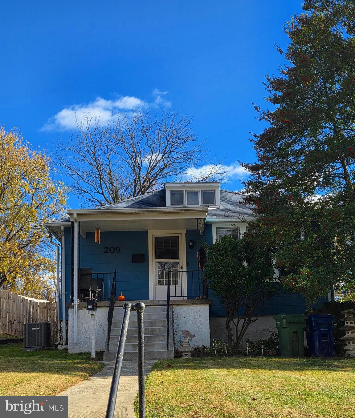 209 South Rock Glen Road Baltimore, MD 21229 - Photo 2 of 21