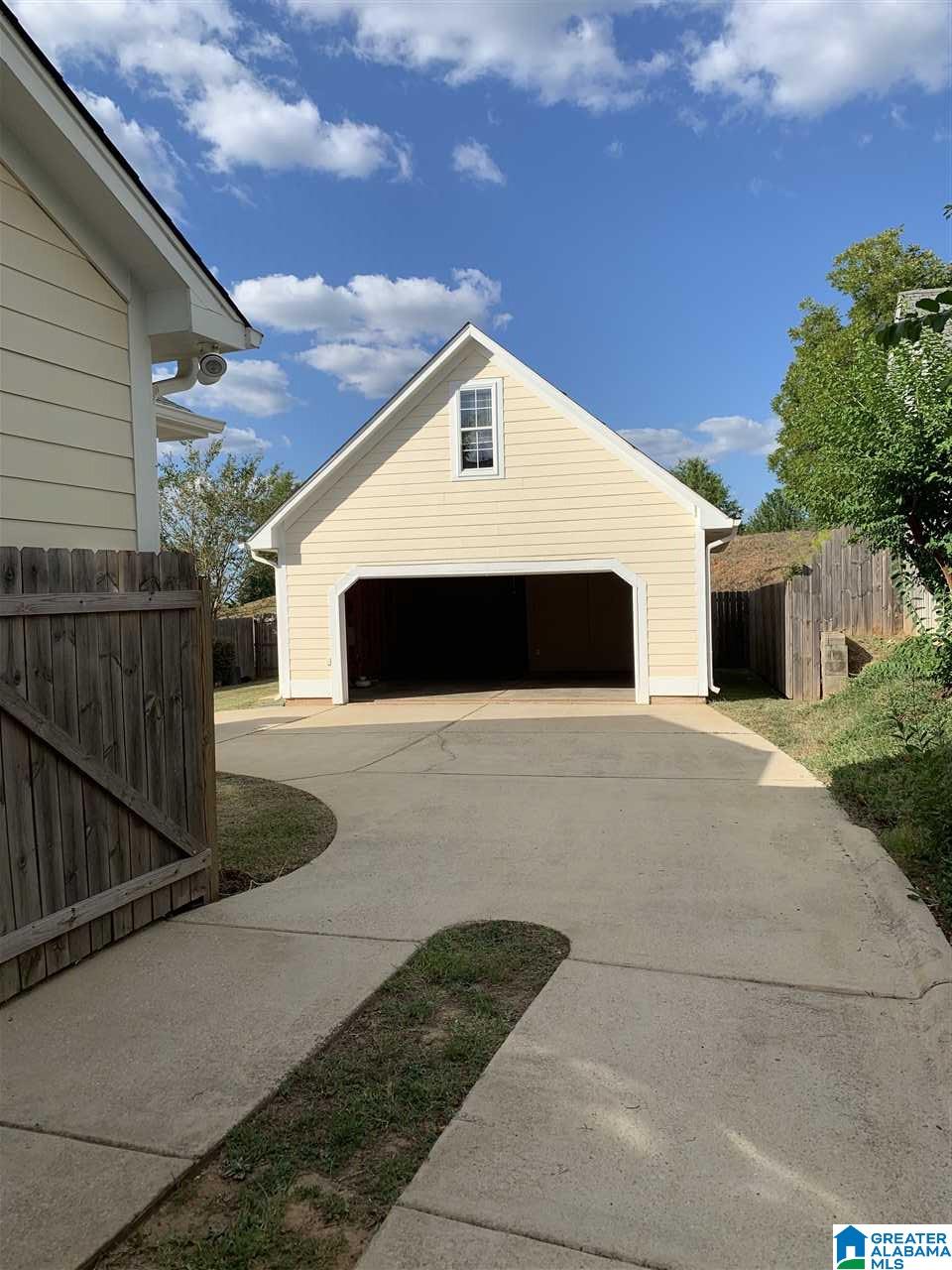 4693 Clubview Drive Bessemer, AL 35022 - Photo 11 of 35