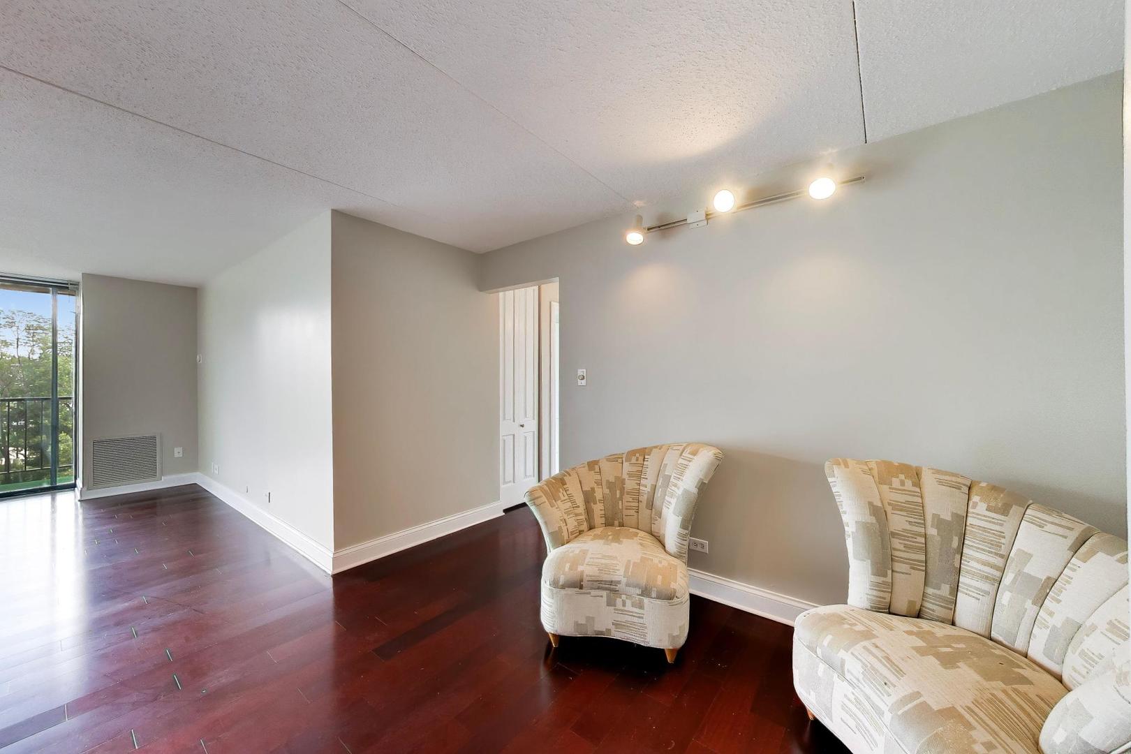 2015 South Finley Road, Unit 512 Lombard, IL 60148 - Photo 14 of 46 Gallery Image 14