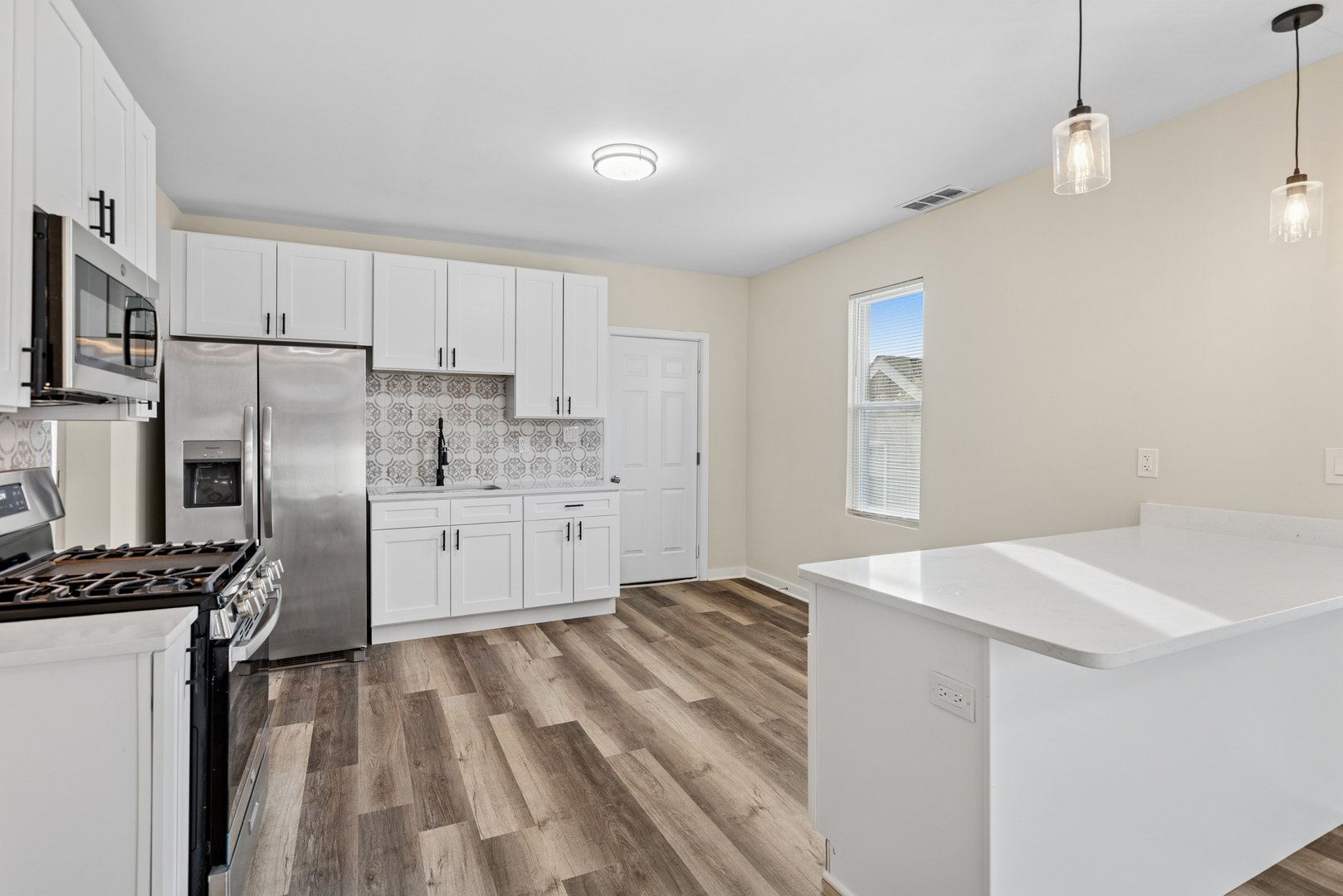 515 George Avenue, Unit 2 Waukegan, IL 60085 - Photo 4 of 16