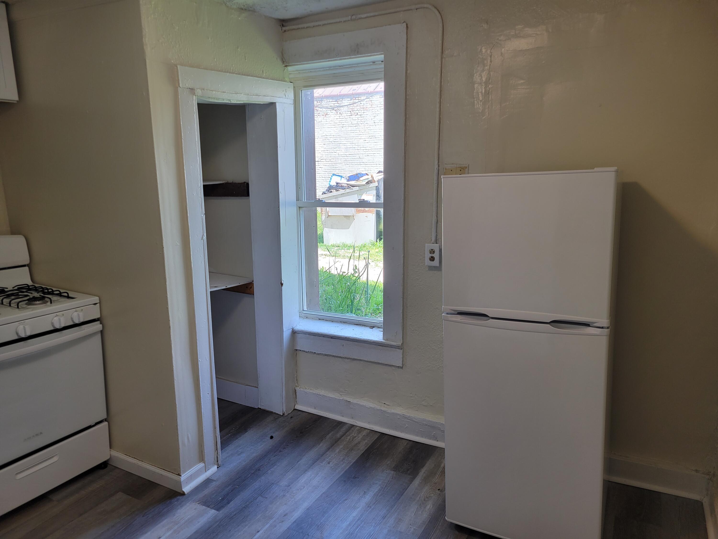 1028 South Memorial Drive Racine, WI 53403 - Photo 5 of 18 1 Bedroom Kitchen