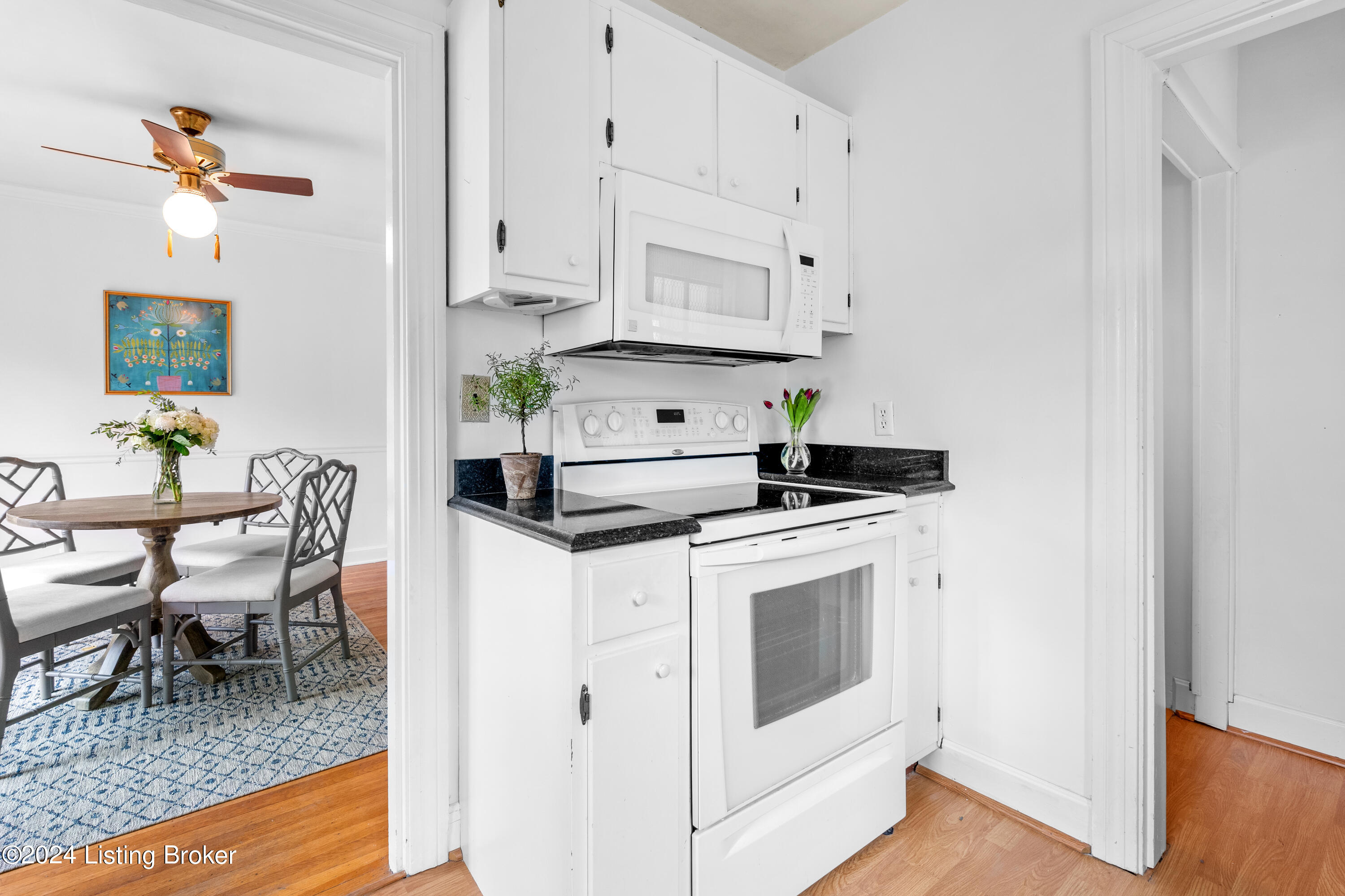 4022 Winchester Road Louisville, KY 40207 - Photo 13 of 46 14 - Kitchen