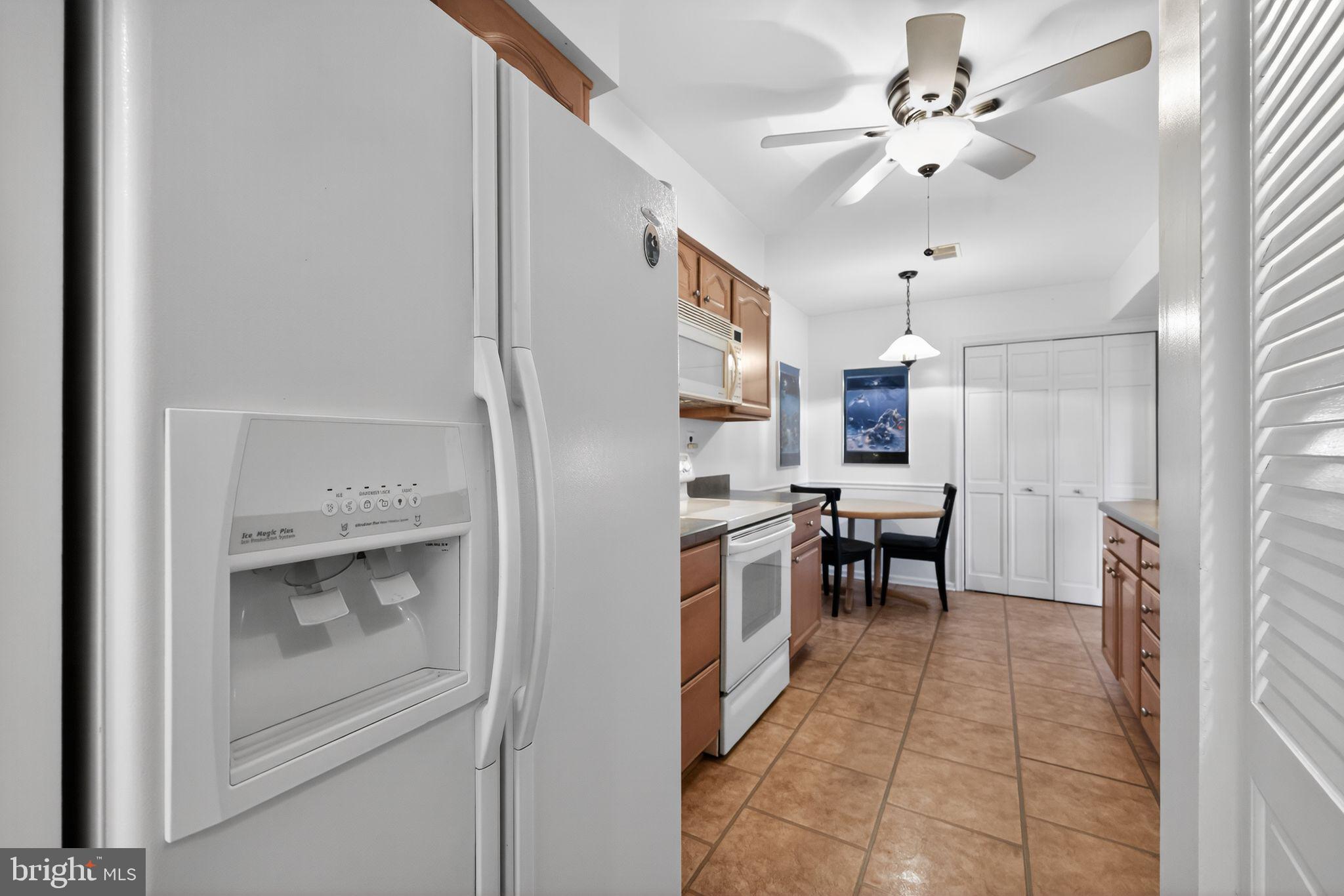 213 Haddonfield Cmns, Unit 213 Haddonfield, NJ 08033 - Photo 15 of 35 Bright and inviting kitchen space.
