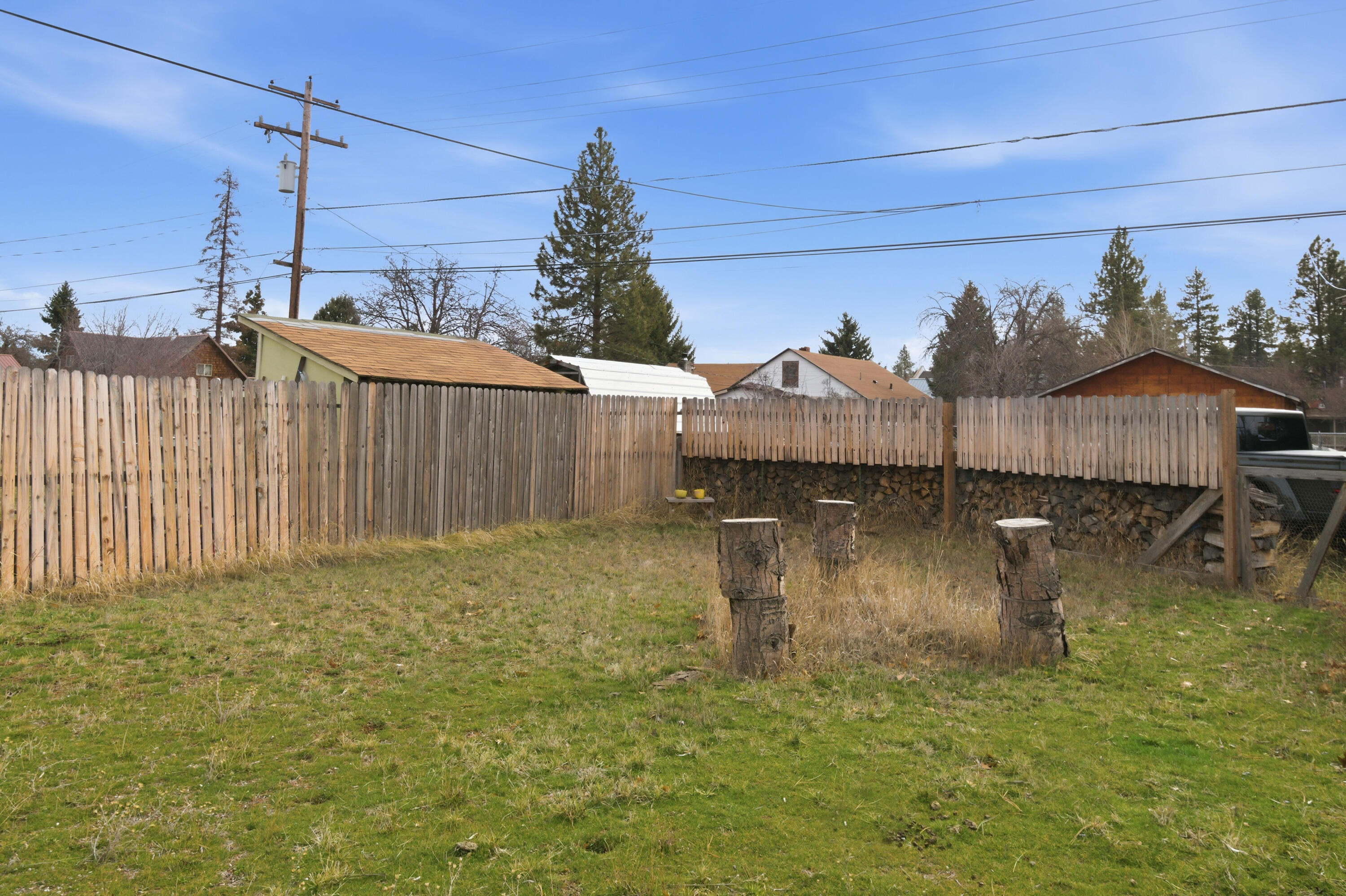 243 West Adams Avenue Sisters, OR 97759 - Photo 14 of 19 a backyard of a house