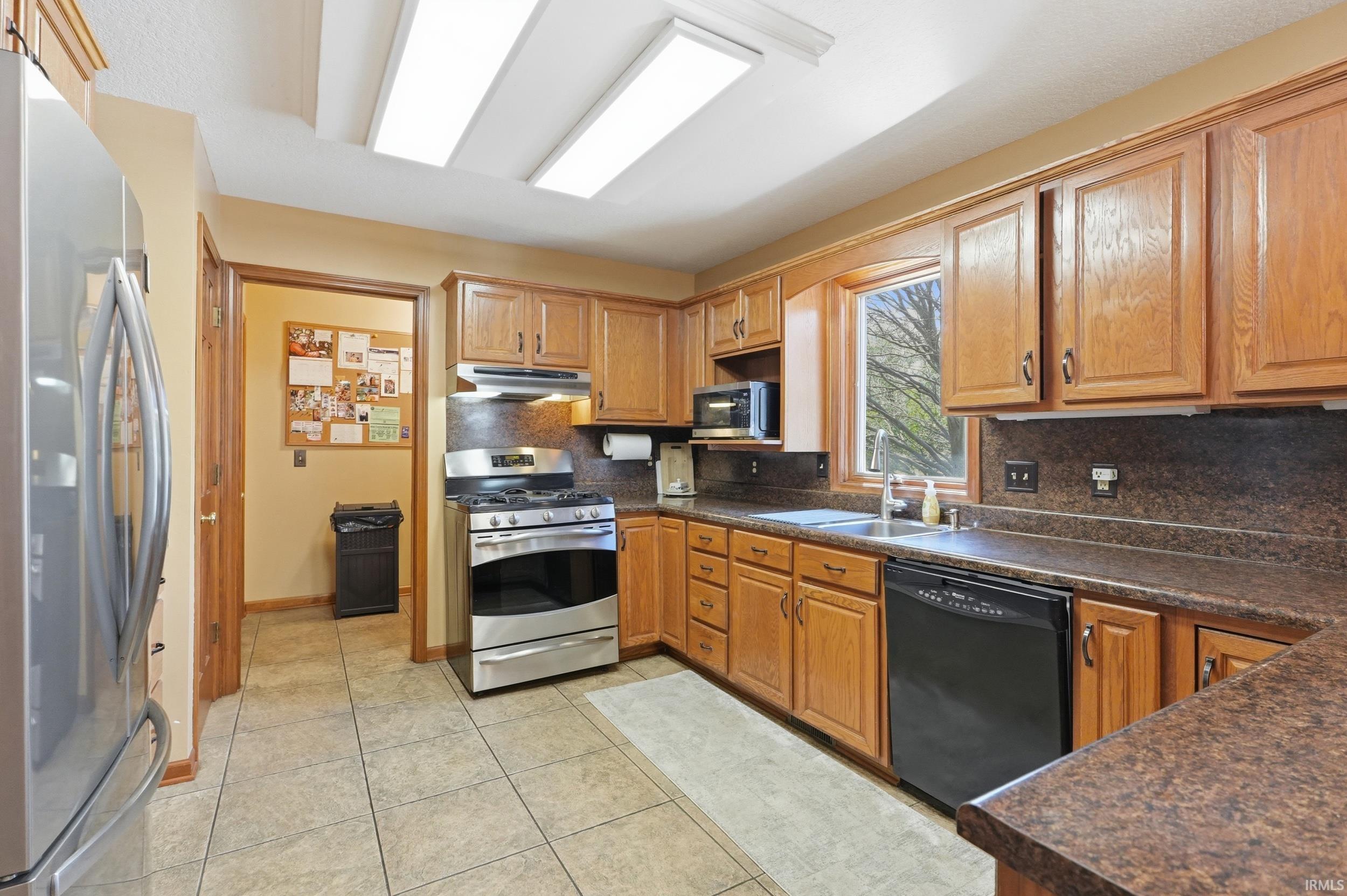 8213 Becketts Ridge Lane Fort Wayne, IN 46825 - Photo 5 of 36 Gallery Image 5